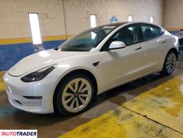 Tesla Model 3 - zobacz ofertę