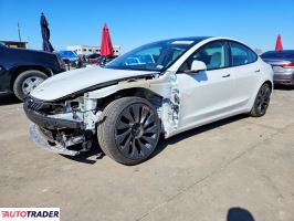 Tesla Model 3 - zobacz ofertę