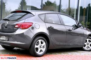 Opel Astra 2013 1.4 140 KM