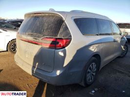 Chrysler Pacifica 2021 3