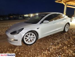 Tesla Model 3 - zobacz ofertę