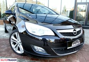 Opel Astra 2011 1.6 180 KM