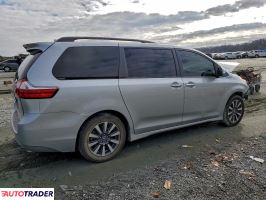 Toyota Sienna 2019 3