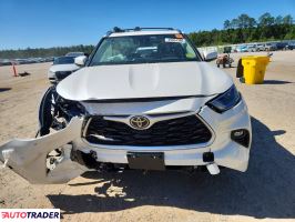 Toyota Highlander 2021 3