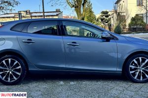 Volvo V40 2019 2.0 150 KM