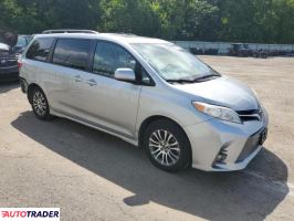 Toyota Sienna 2019 3