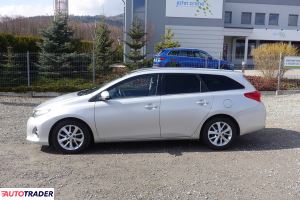 Toyota Auris 2014 1.4 90 KM