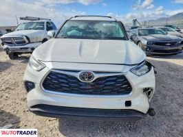 Toyota Highlander 2021 3