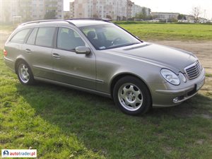 Mercedes 220 2004 2.1 150 KM Mercedes 220 2004 2.1 150 KM