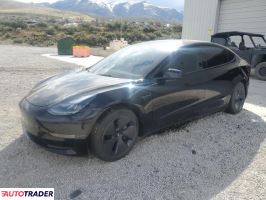 Tesla Model 3 - zobacz ofertę