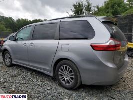 Toyota Sienna 2018 3