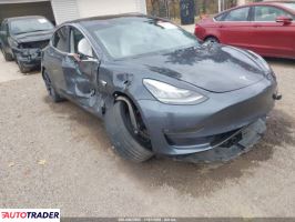 Tesla Model 3 - zobacz ofertę