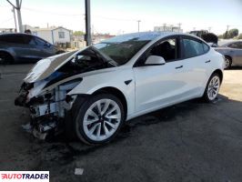 Tesla Model 3 - zobacz ofertę