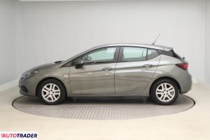 Opel Astra 2020 1.2 143 KM