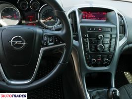 Opel Astra 2014 1.4 100 KM