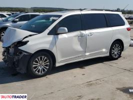 Toyota Sienna 2019 3