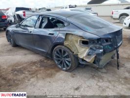 Tesla Model S 2020