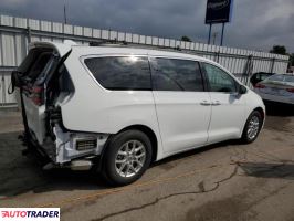 Chrysler Pacifica 2022 3