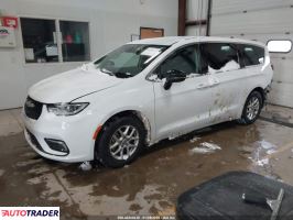 Chrysler Pacifica 2024 3