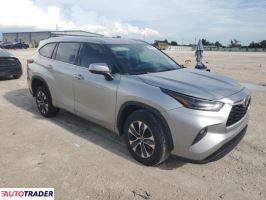 Toyota Highlander 2021 3