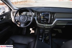 Volvo XC60 2020 2.0 194 KM