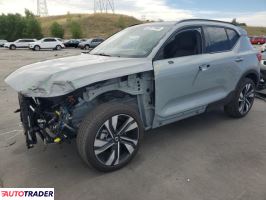 Volvo XC40 2025 2