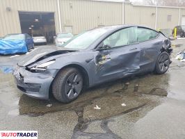 Tesla Model 3 - zobacz ofertę