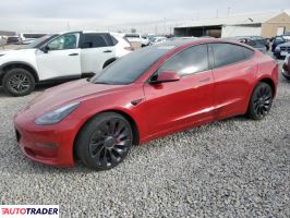 Tesla Model 3 - zobacz ofertę