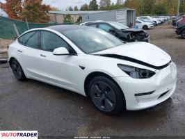 Tesla Model 3 - zobacz ofertę