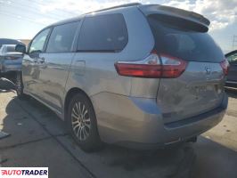 Toyota Sienna 2018 3