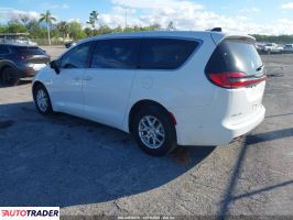 Chrysler Pacifica 2025 3