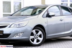 Opel Astra 2012 1.4 140 KM