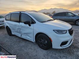 Chrysler Pacifica 2024 3