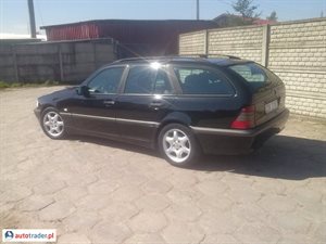 Mercedes 220 2001 2.2 125 KM Mercedes 220 2001 2.2 125 KM