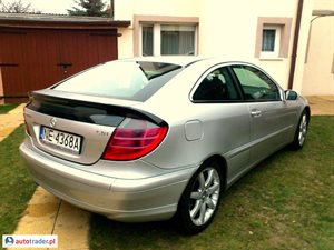 Mercedes 220 2003 2.2 143 KM Mercedes 220 2003 2.2 143 KM