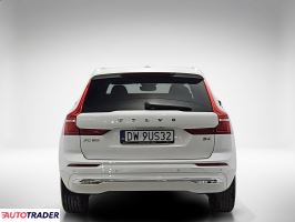 Volvo XC60 2022 2.0 197 KM