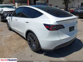 Tesla Model Y 2024