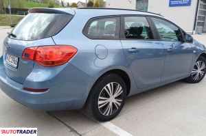 Opel Astra 2011 1.4 140 KM