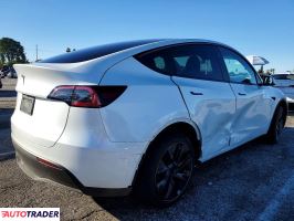 Tesla Model Y 2025