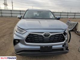 Toyota Highlander 2022 3
