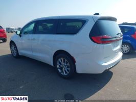 Chrysler Pacifica 2024 3