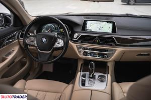 BMW 730 2016 3.0 261 KM