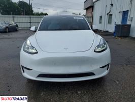 Tesla Model Y 2025
