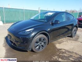 Tesla Model Y 2025