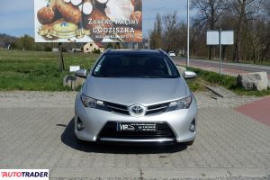 Toyota Auris 2014 1.4 90 KM