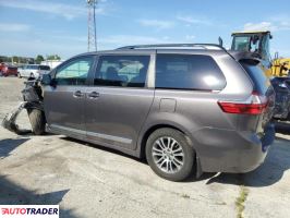 Toyota Sienna 2019 3