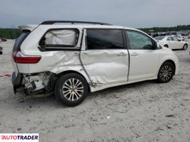 Toyota Sienna 2018 3