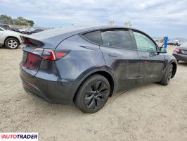 Tesla Model Y 2025