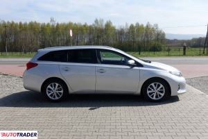 Toyota Auris 2014 1.4 90 KM