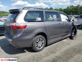 Toyota Sienna 2019 3